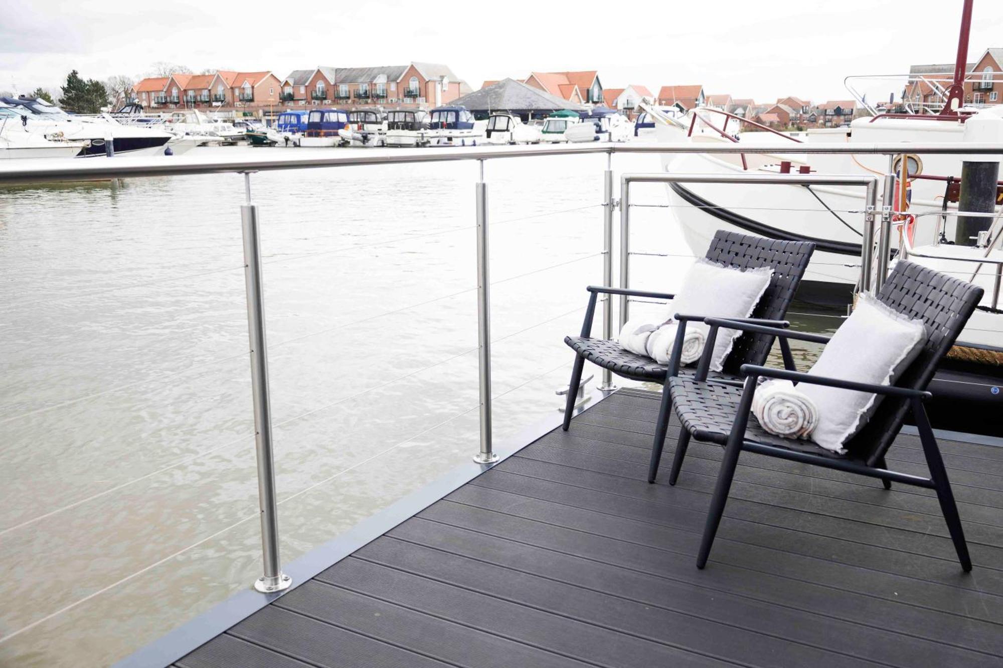 Lincoln Floating Holidays Ngoại thất bức ảnh